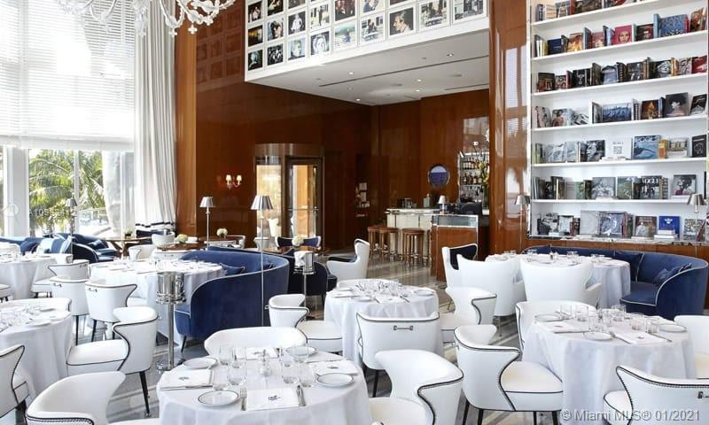 475 Brickell Avenue, Unit 4812 Miami, FL 33131 - Photo 26 of 26 a large living room with furniture and a large window