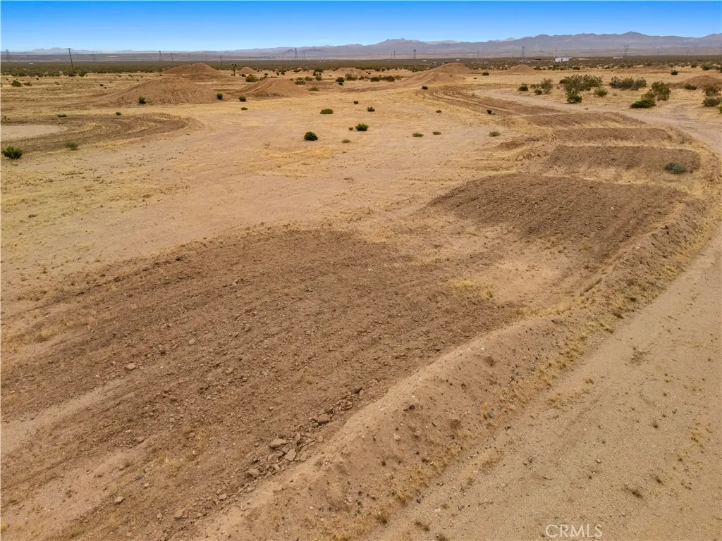 4625813 Drifting Sands Road Adelanto, CA 92301 - Photo 8 of 20
