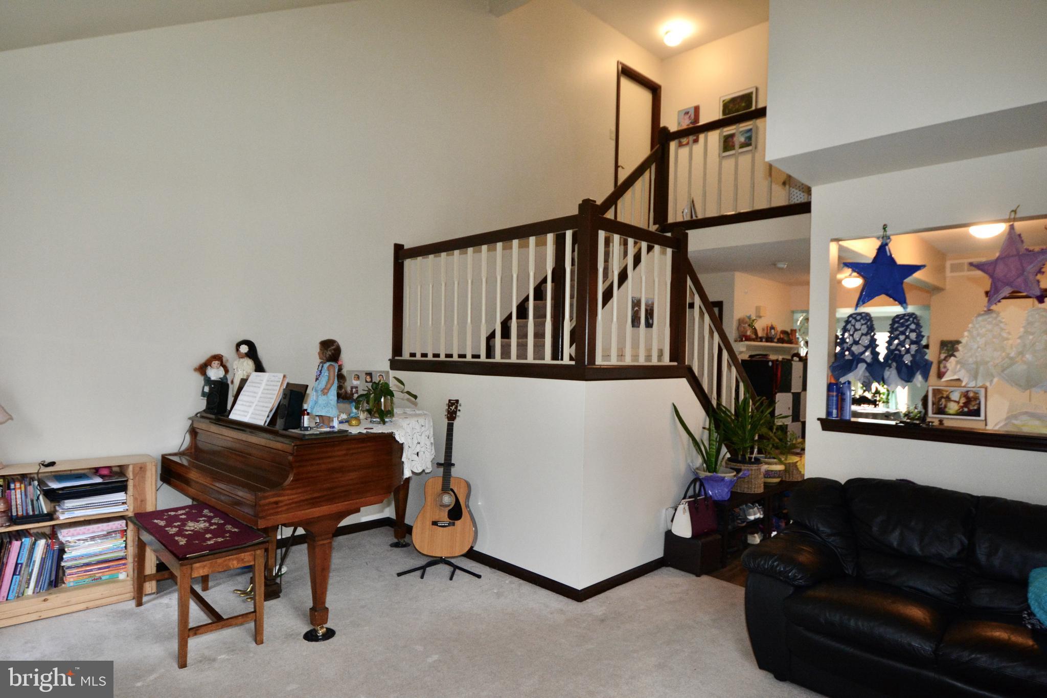 9 Pheasant Road Clementon, NJ 08021 - Photo 13 of 49 Living Room