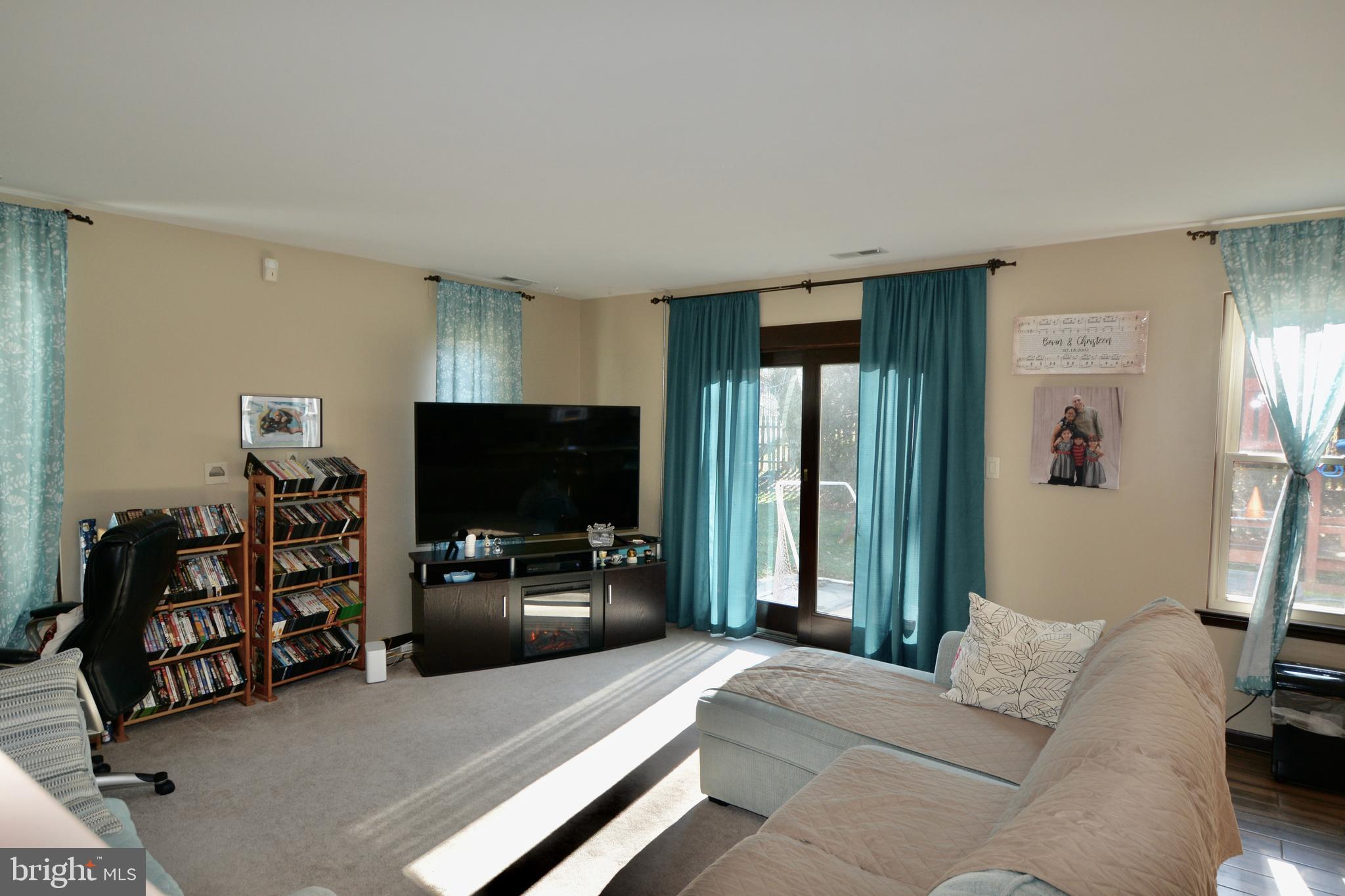 9 Pheasant Road Clementon, NJ 08021 - Photo 24 of 49 Family Room