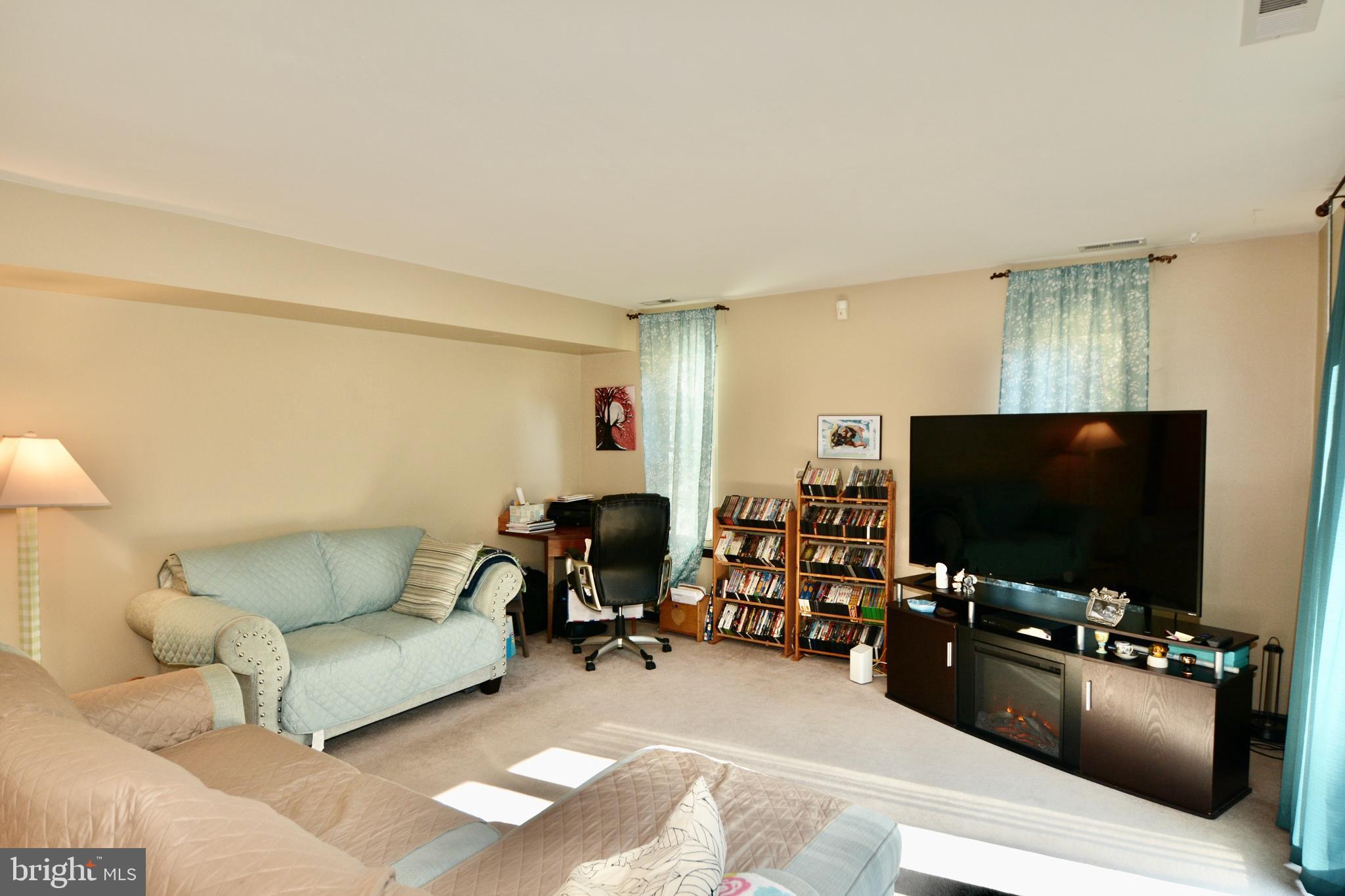 9 Pheasant Road Clementon, NJ 08021 - Photo 25 of 49 Family Room