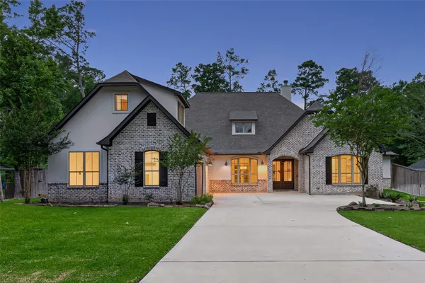 $975,000 | 2407 Chantilly Lane, Conroe, TX 77384