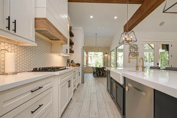 $975,000 | 2407 Chantilly Lane, Conroe, TX 77384