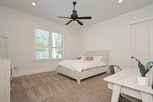 $975,000 | 2407 Chantilly Lane, Conroe, TX 77384