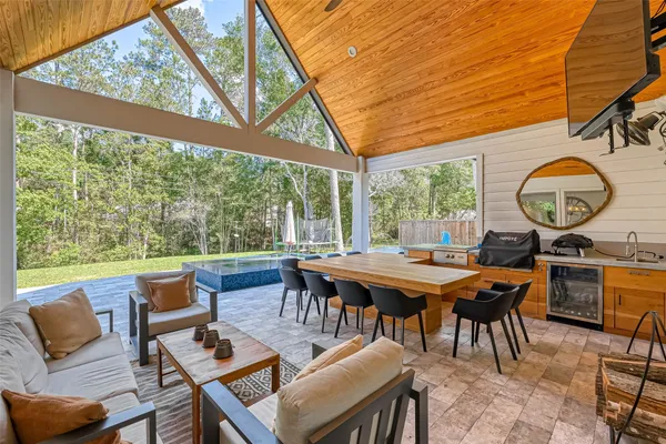 $975,000 | 2407 Chantilly Lane, Conroe, TX 77384