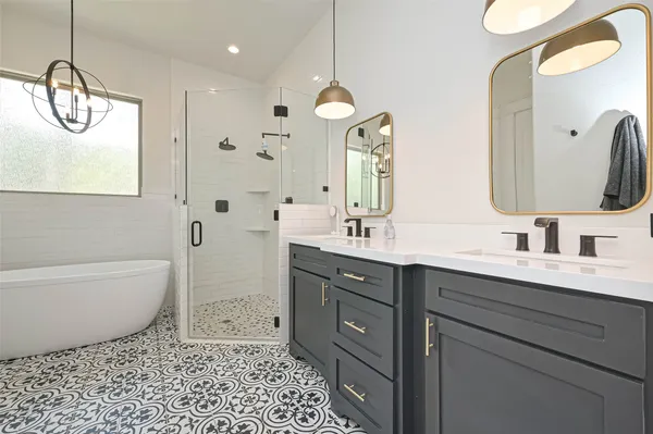 $975,000 | 2407 Chantilly Lane, Conroe, TX 77384