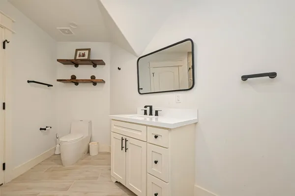 $975,000 | 2407 Chantilly Lane, Conroe, TX 77384