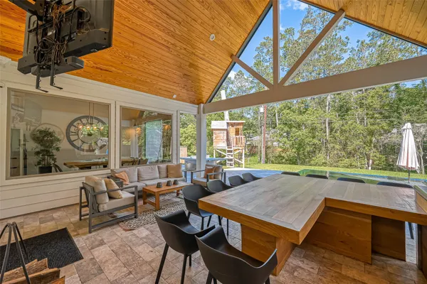 $975,000 | 2407 Chantilly Lane, Conroe, TX 77384