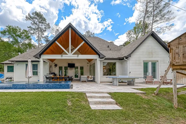 $975,000 | 2407 Chantilly Lane, Conroe, TX 77384