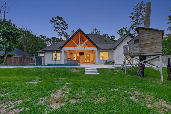 $975,000 | 2407 Chantilly Lane, Conroe, TX 77384