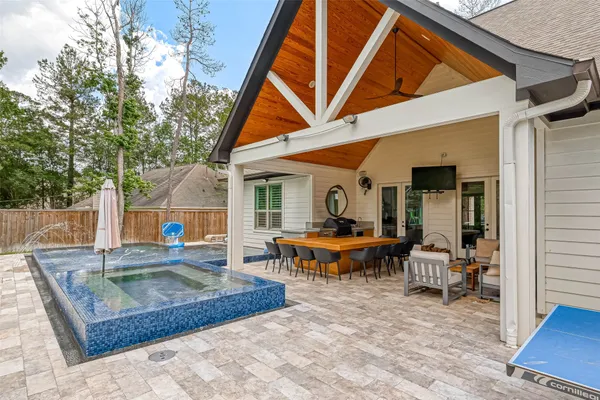 $975,000 | 2407 Chantilly Lane, Conroe, TX 77384