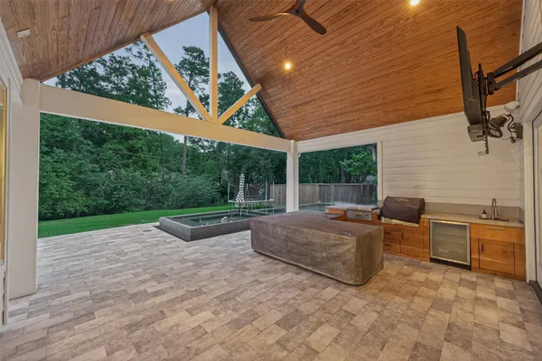 $975,000 | 2407 Chantilly Lane, Conroe, TX 77384