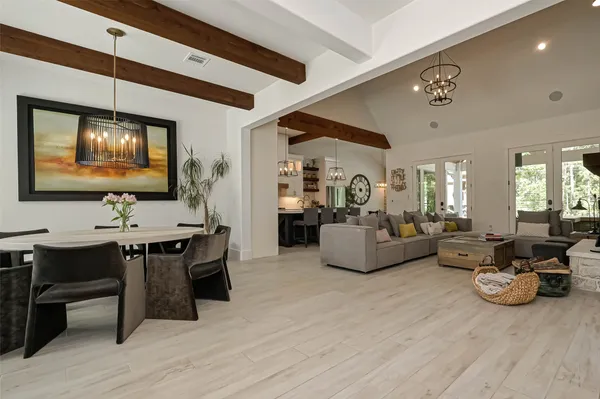 $975,000 | 2407 Chantilly Lane, Conroe, TX 77384