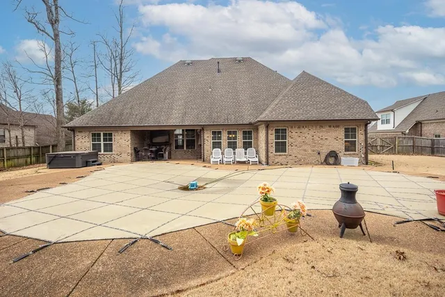 a view of a house with entertaining space
