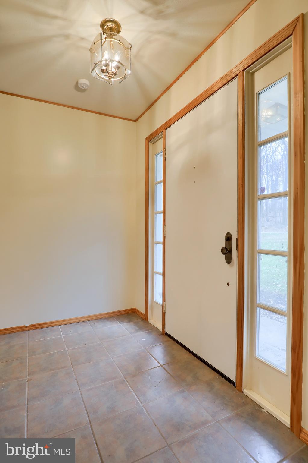 675 North Ridge Road Reinholds, PA 17569 - Photo 13 of 38 foyer