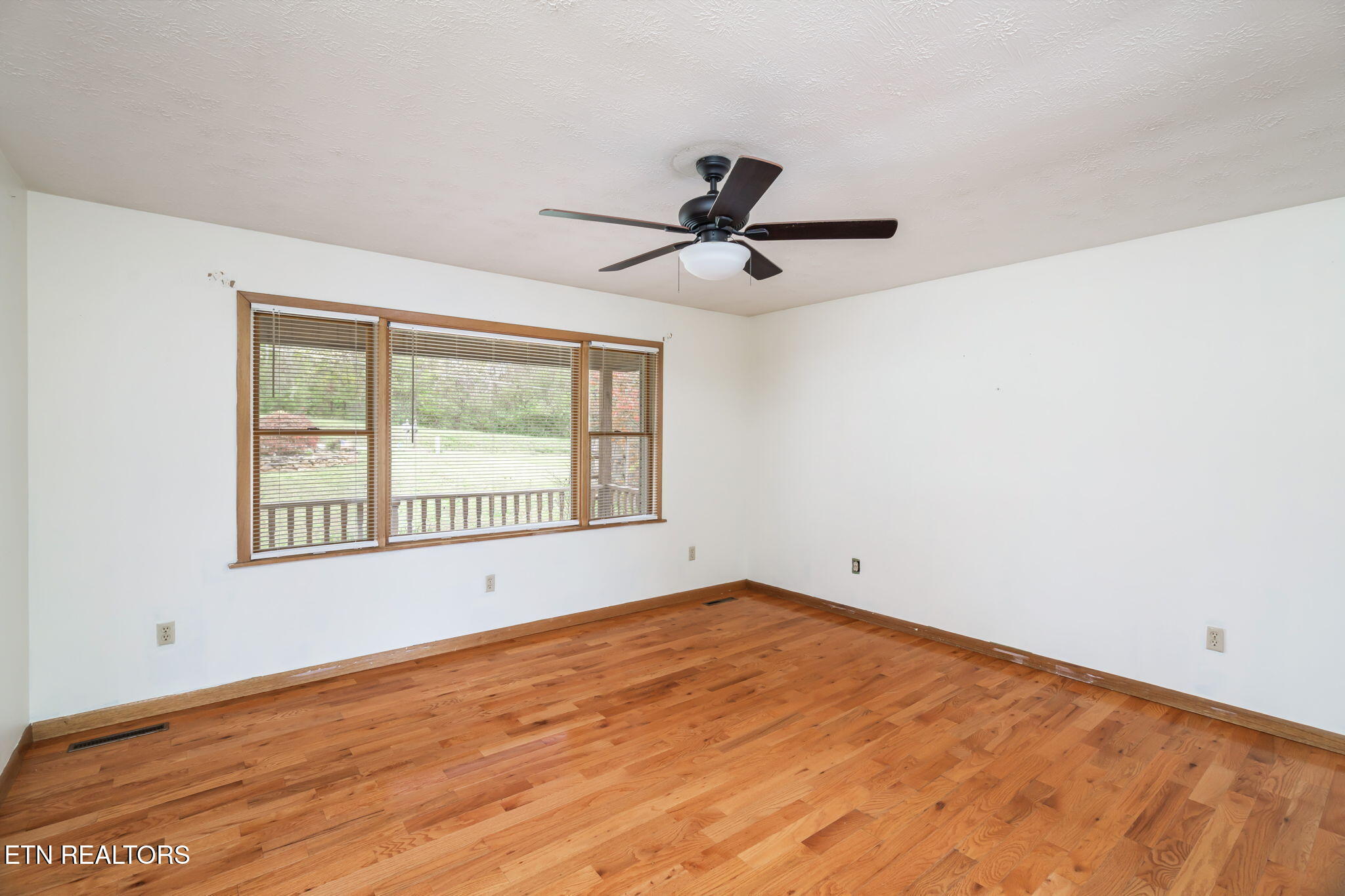 233 Hannah Road Harriman, TN 37748 - Photo 10 of 42 10-web-or-mls-233 Hannah Drive-11