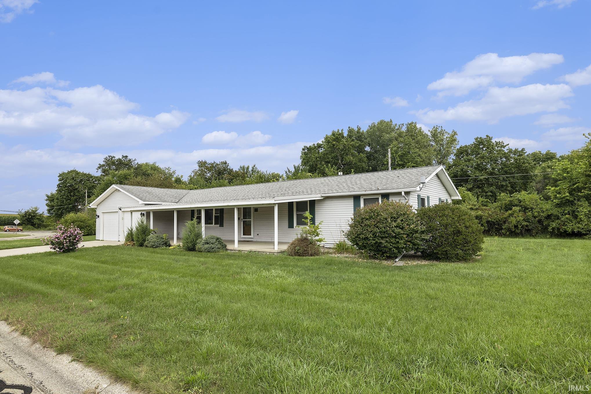 1860 Golf Heights Road Warsaw, IN 46580 - Photo 3 of 24