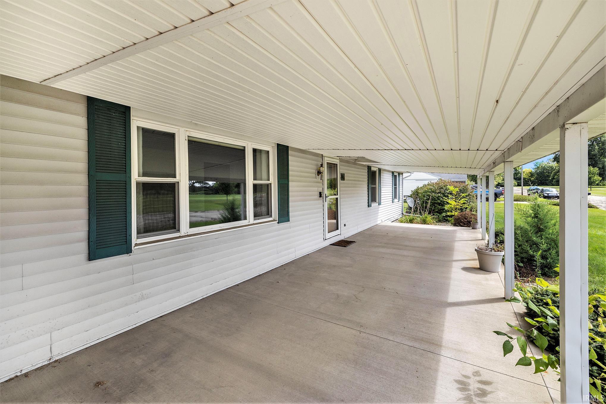 1860 Golf Heights Road Warsaw, IN 46580 - Photo 4 of 24