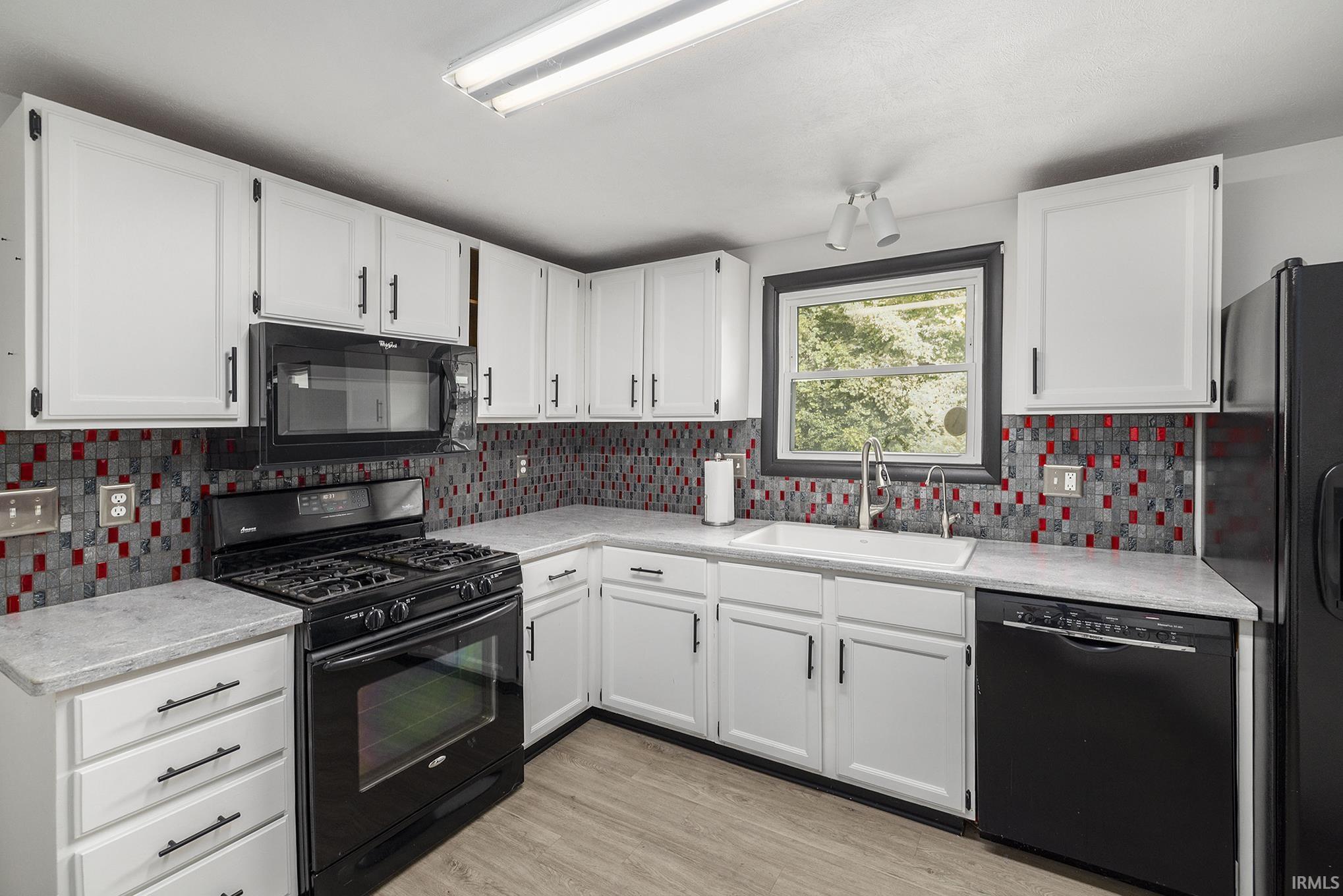 1860 Golf Heights Road Warsaw, IN 46580 - Photo 9 of 24