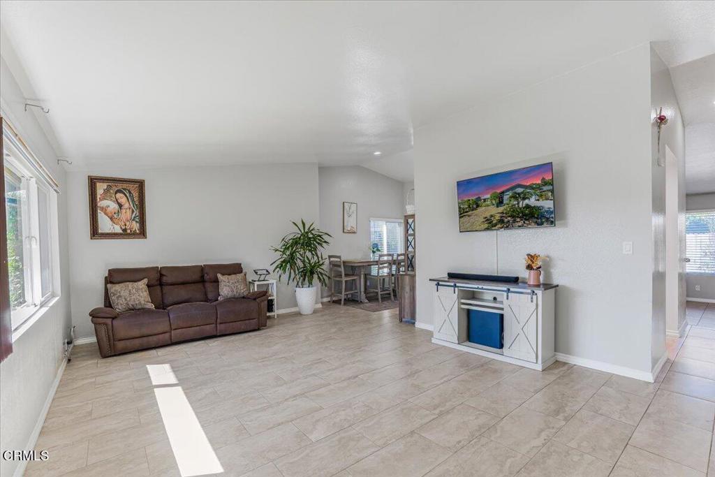 925 South L Street Oxnard, CA 93030 - Photo 4 of 24 08-DSC02774