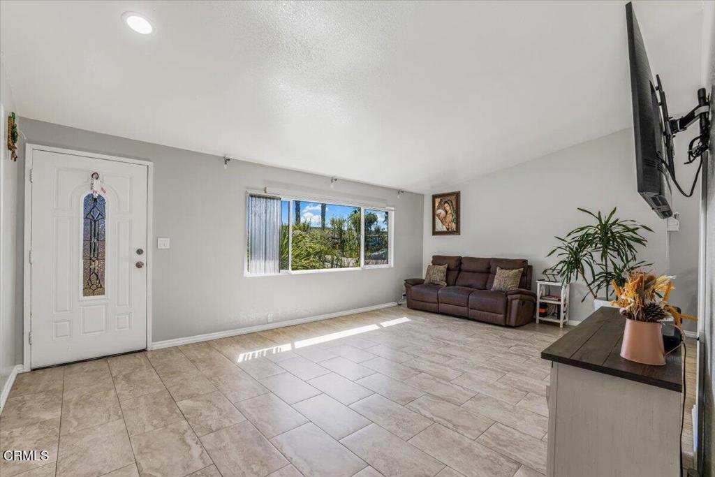 925 South L Street Oxnard, CA 93030 - Photo 5 of 24 06-DSC02747