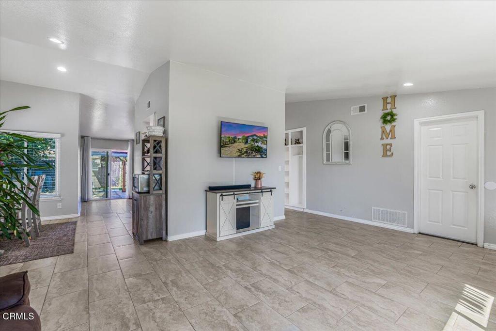 925 South L Street Oxnard, CA 93030 - Photo 6 of 24 09-DSC02785