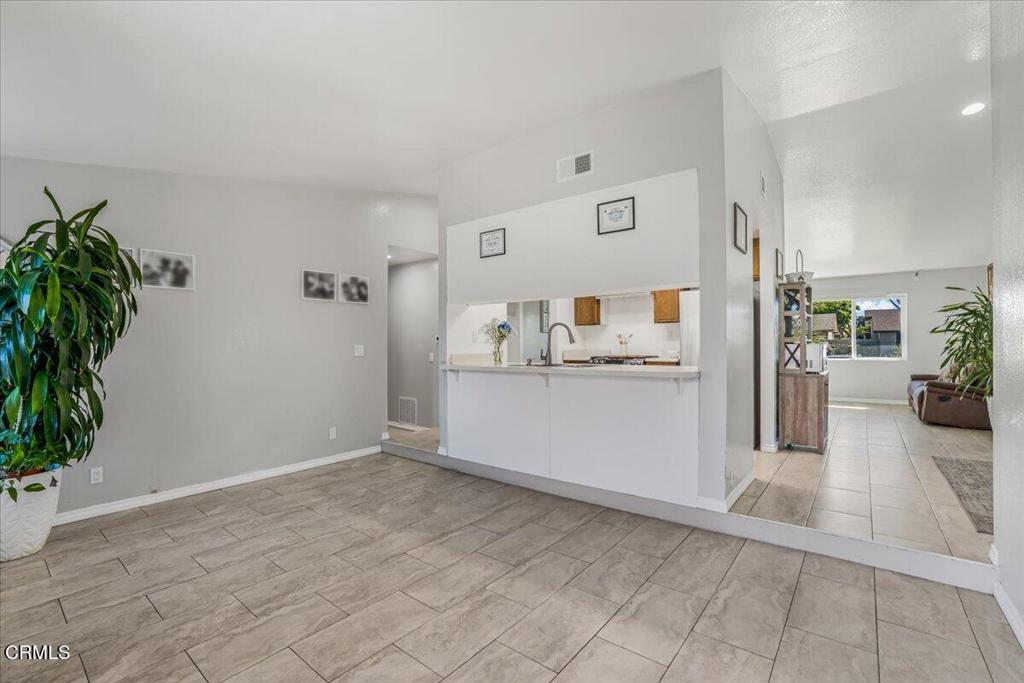 925 South L Street Oxnard, CA 93030 - Photo 9 of 24 13-DSC02831