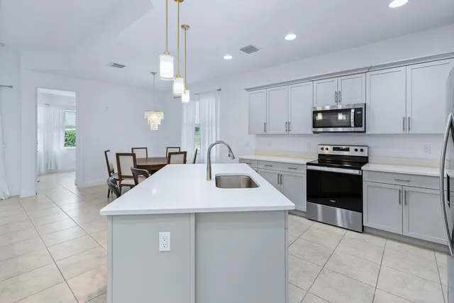 $2,850 | 2590 Bella Vista Circle, Vero Beach, FL 32966