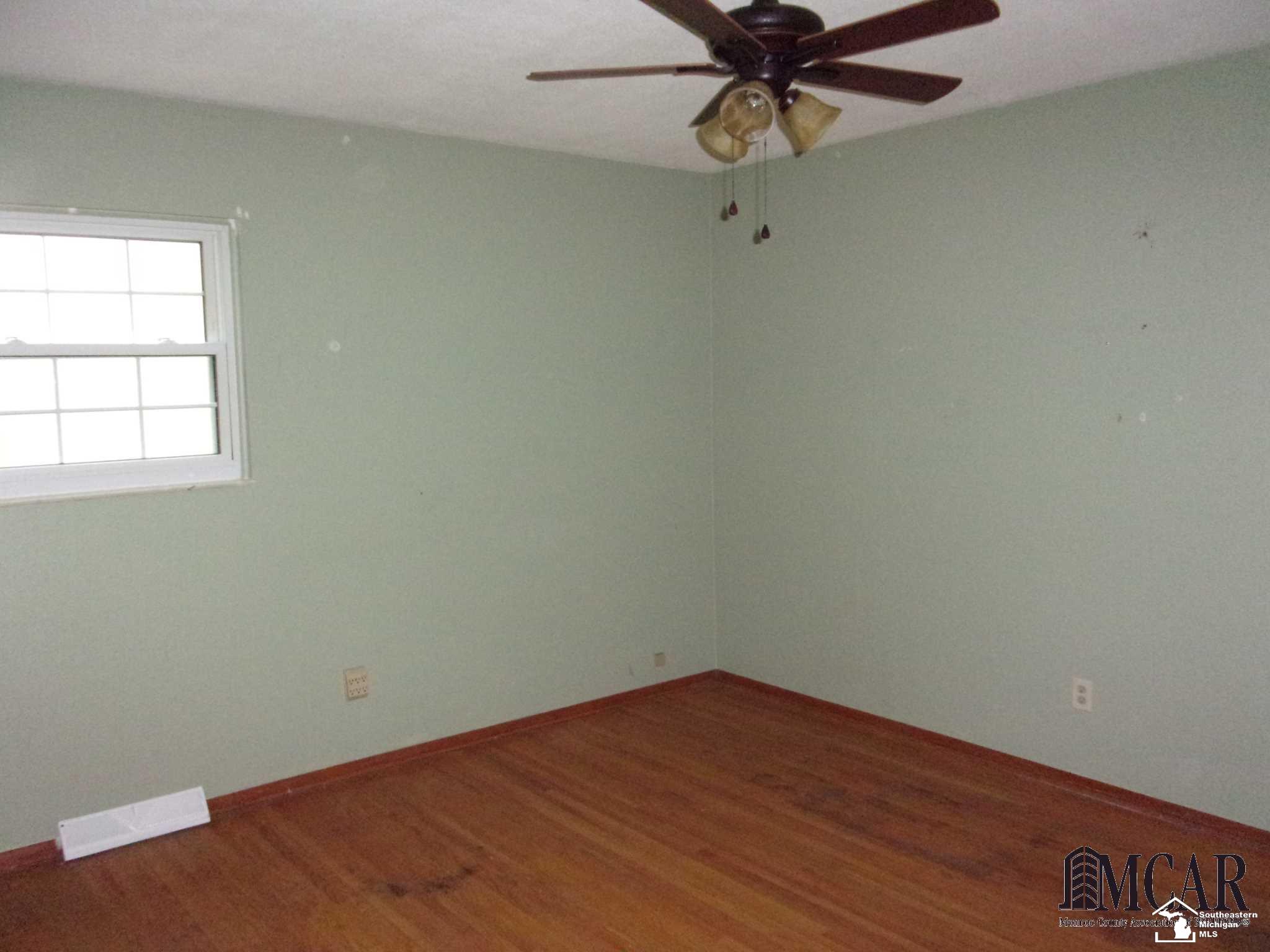 11823 Secor Road Petersburg, MI 49270 - Photo 12 of 20 21451836-11.JPG