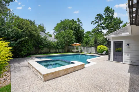 $750,000 | 42 South Crisp Morning Circle, The Woodlands, TX 77382