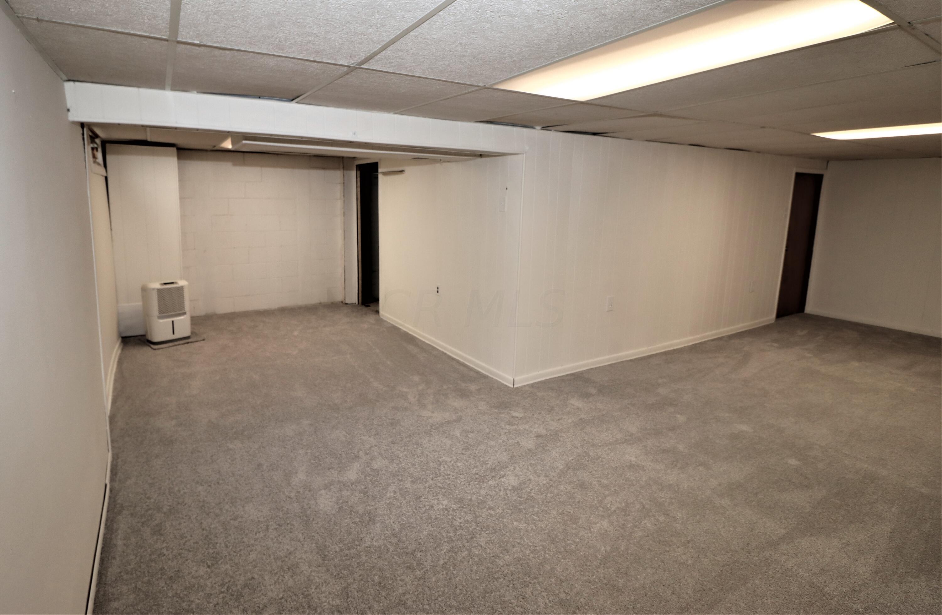 823 Ronson Avenue Gahanna, OH 43230 - Photo 30 of 37 Finished Basement - Office Area