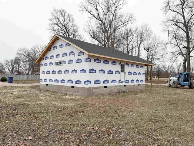 $179,900 | 100 Hoosier Way, Mitchell, IN 47446