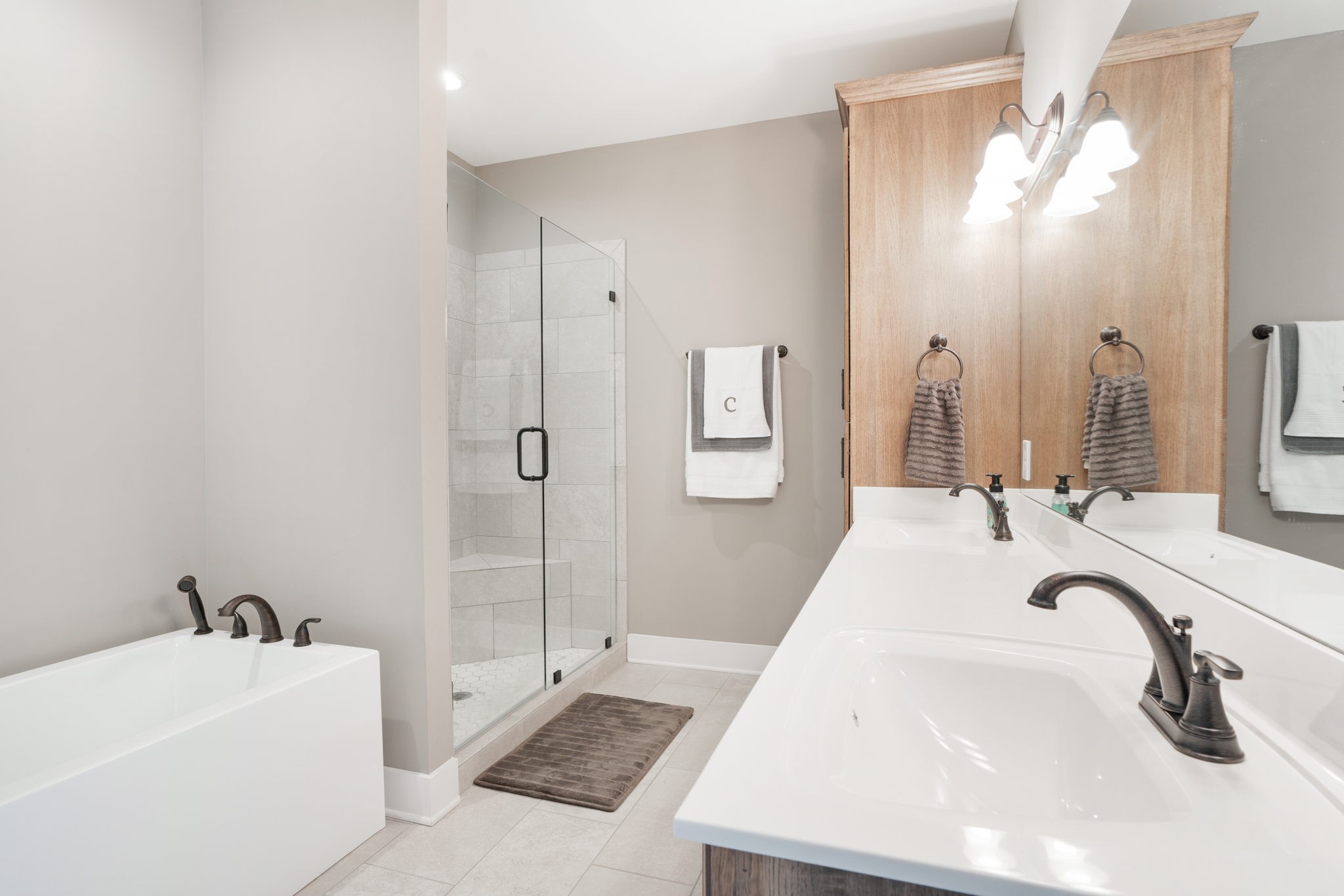 6622 Herbert Shannon Road Springfield, TN 37172 - Photo 22 of 30 a bathroom with a tub sink and mirror