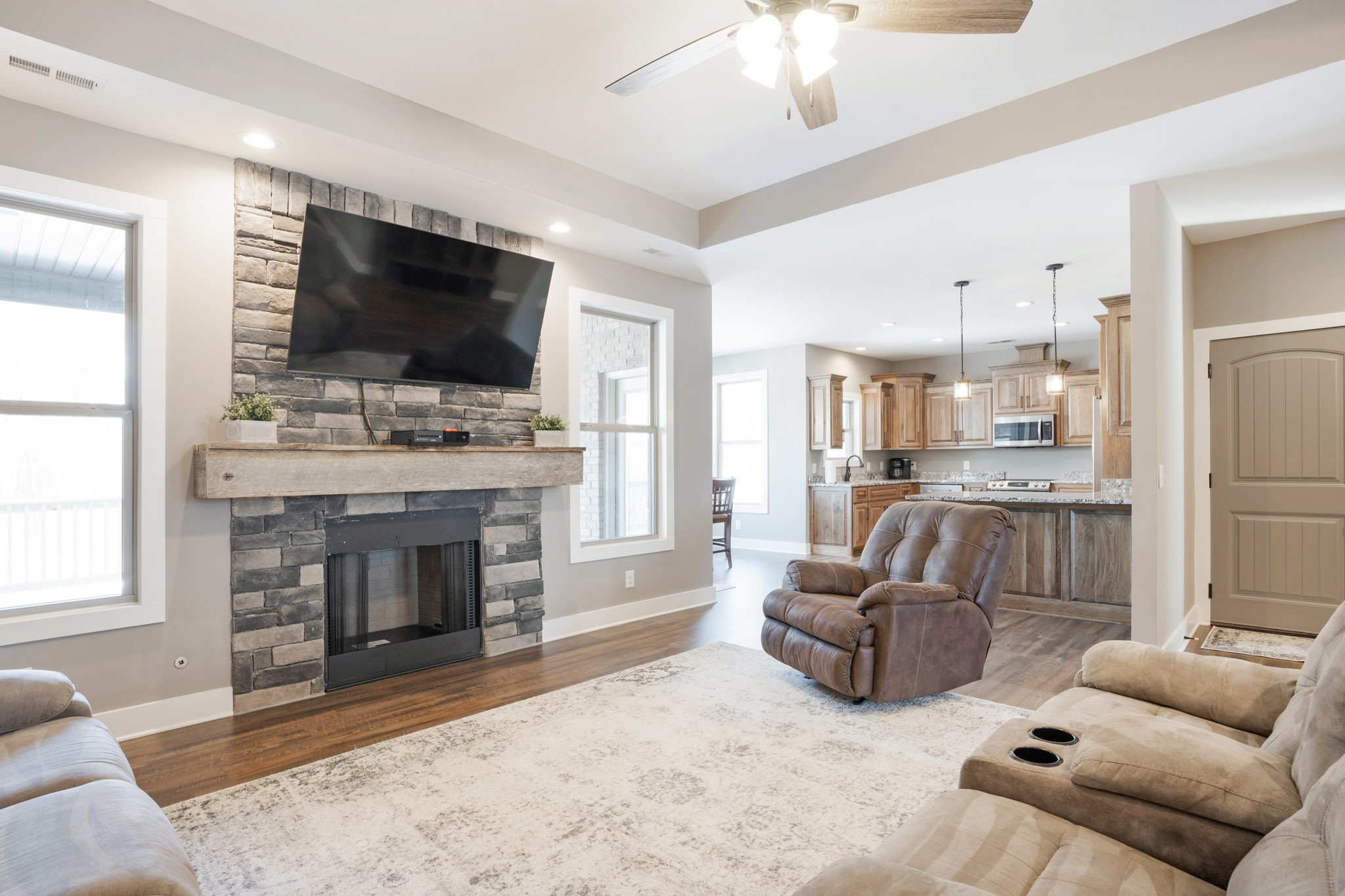6622 Herbert Shannon Road Springfield, TN 37172 - Photo 8 of 30 a living room with furniture and a flat screen tv