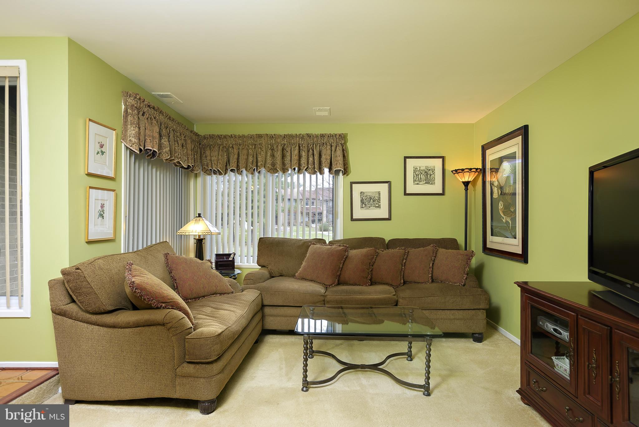 9464 Kilimanjaro Road Columbia, MD 21045 - Photo 8 of 30 Living Room