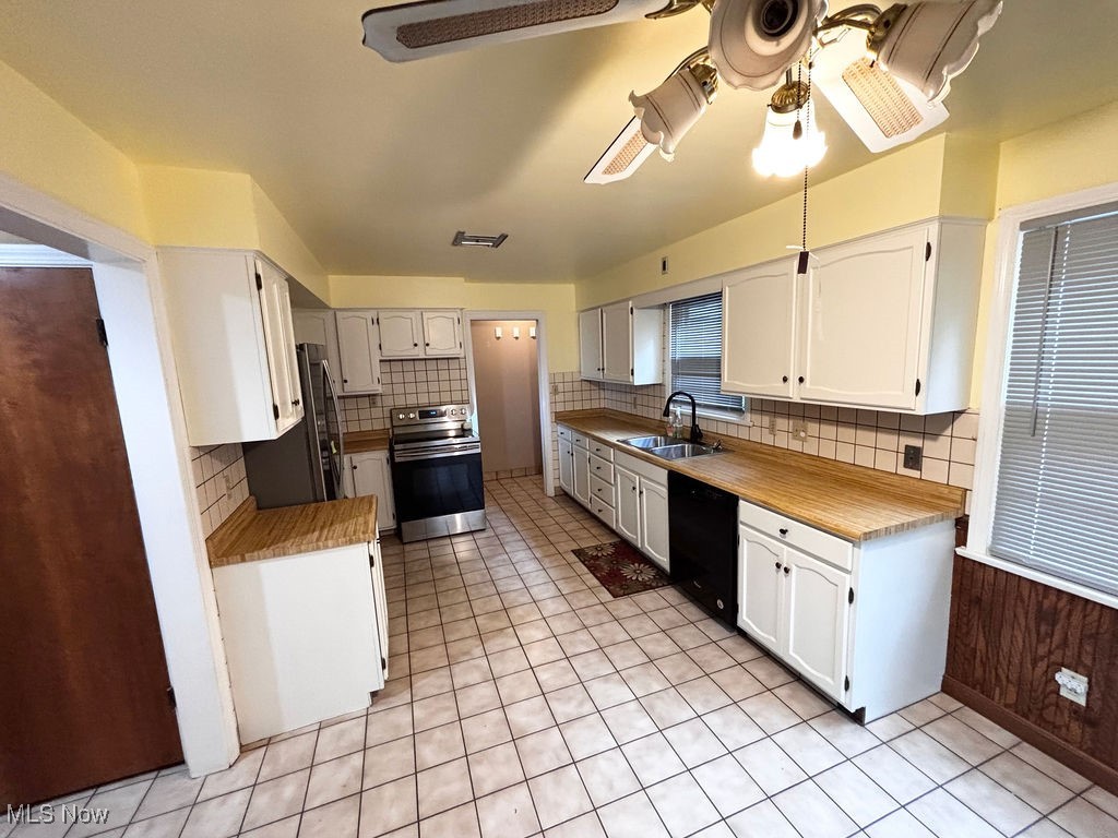 4941 Hopkins Road Youngstown, OH 44511 - Photo 7 of 18 Kitchen