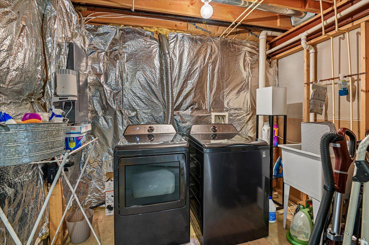 2401 High Brandy Way Odenton, MD 21113 - Photo 41 of 61 a utility room with dryer and washer