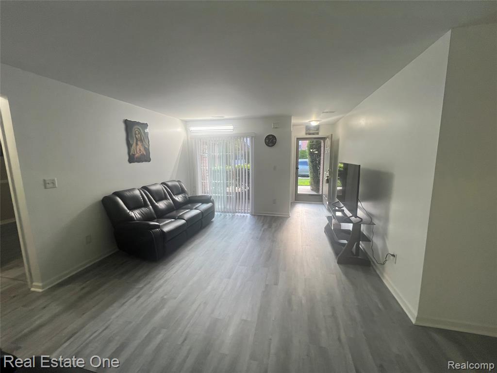 20656 Dunham Road Clinton Township, MI 48038 - Photo 10 of 36