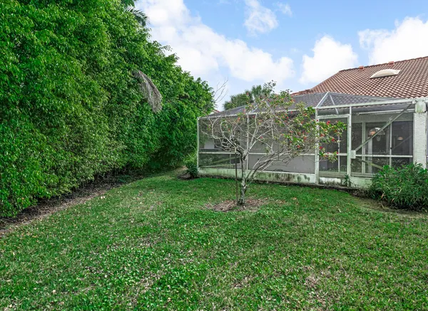 $319,500 | 7559 Seafoam Court, Boynton Beach, FL 33437