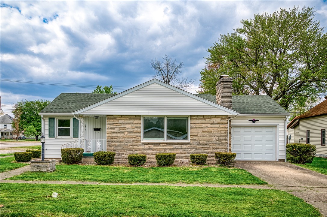 902 Locust Street Marshall, IL 62441 - Photo 1 of 21