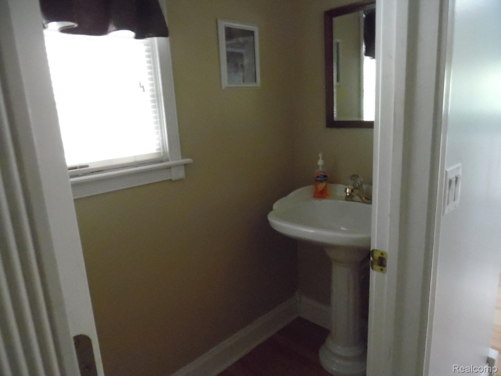2130 Broker Road Lapeer, MI 48446 - Photo 21 of 35 SAM_1080.JPG