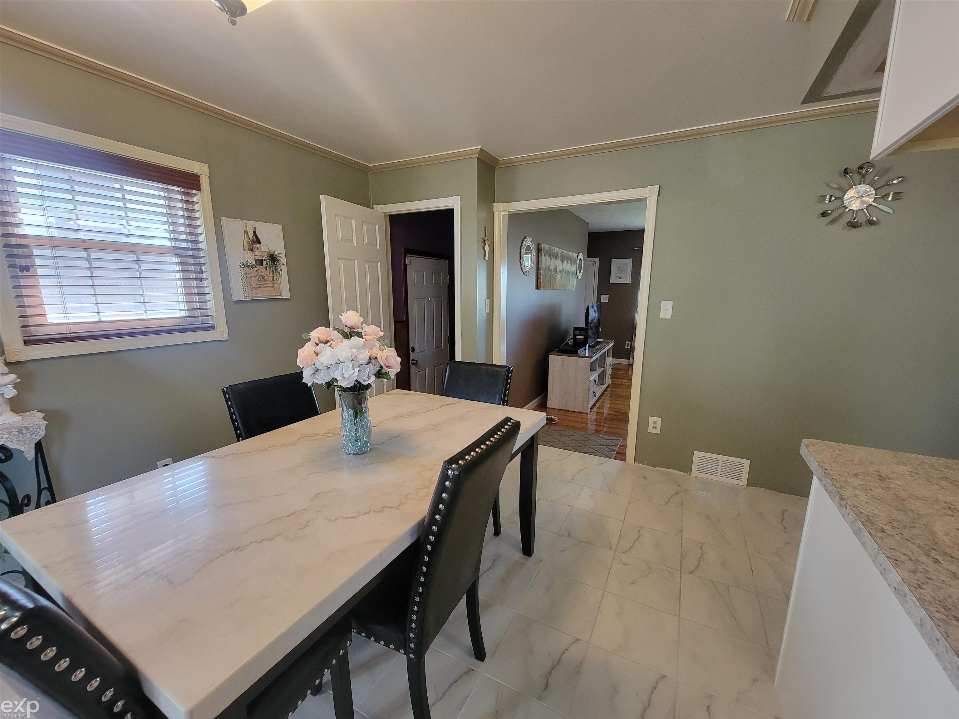 13611 Racine Court Warren, MI 48088 - Photo 9 of 25 50083264-8.JPG