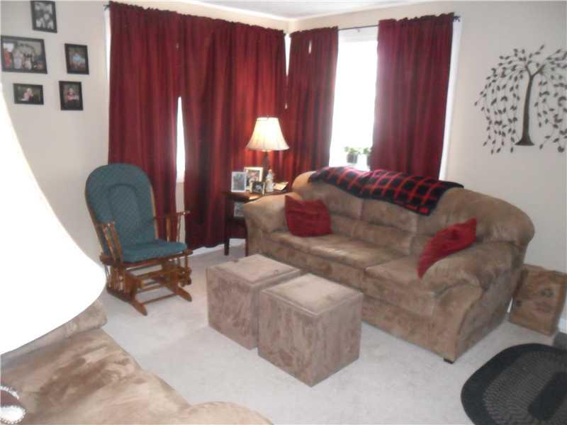24 Coraopolis Road Coraopolis, PA 15108 - Photo 11 of 24 Living Room.