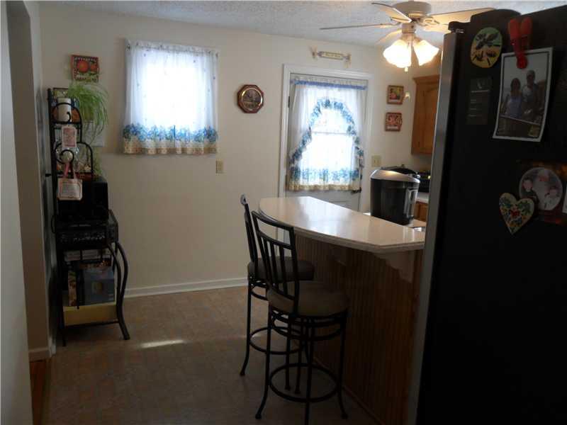 24 Coraopolis Road Coraopolis, PA 15108 - Photo 8 of 24 Kitchen.