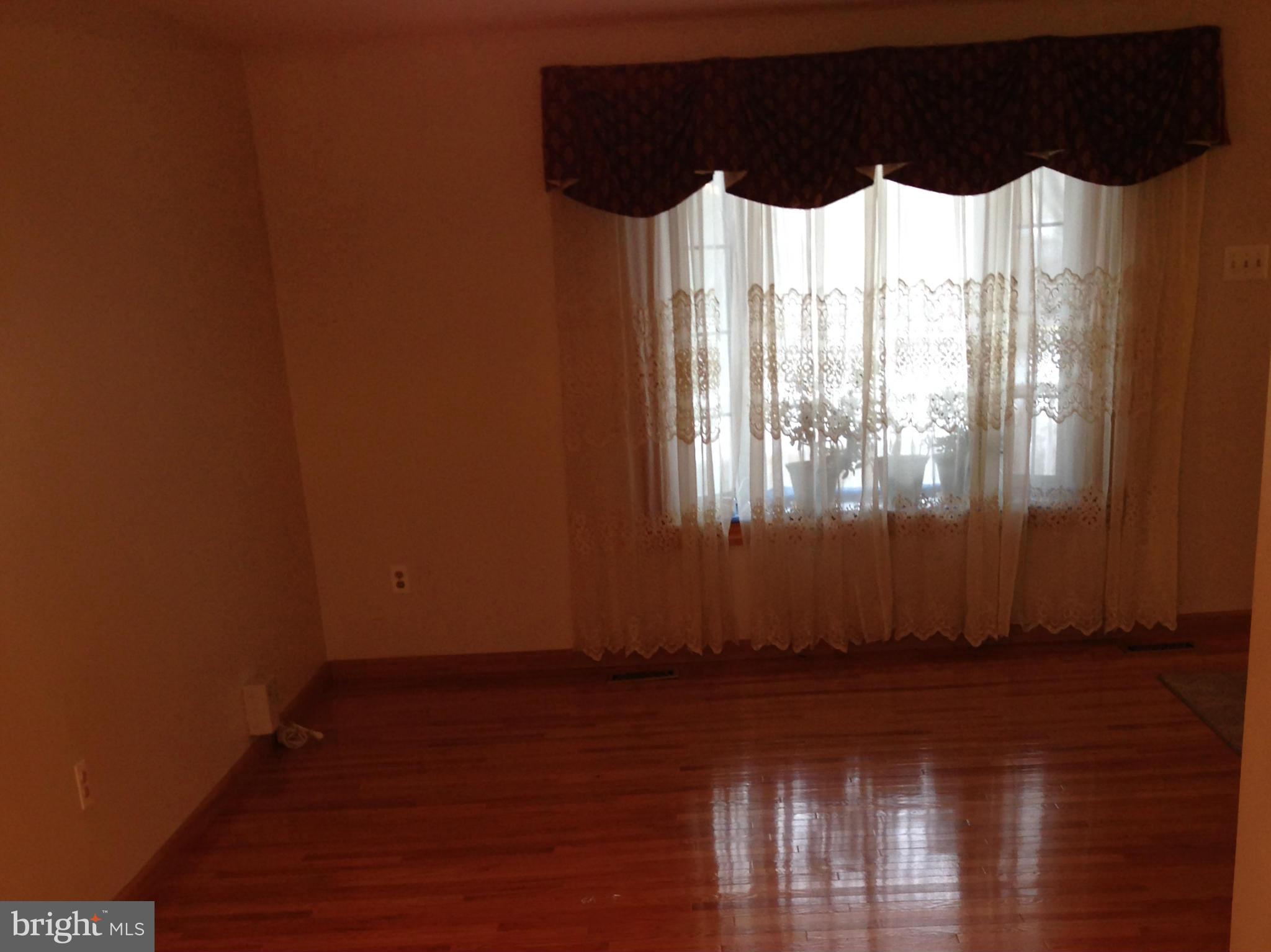 4526 Ambermill Road Baltimore, MD 21236 - Photo 12 of 26 Living Room