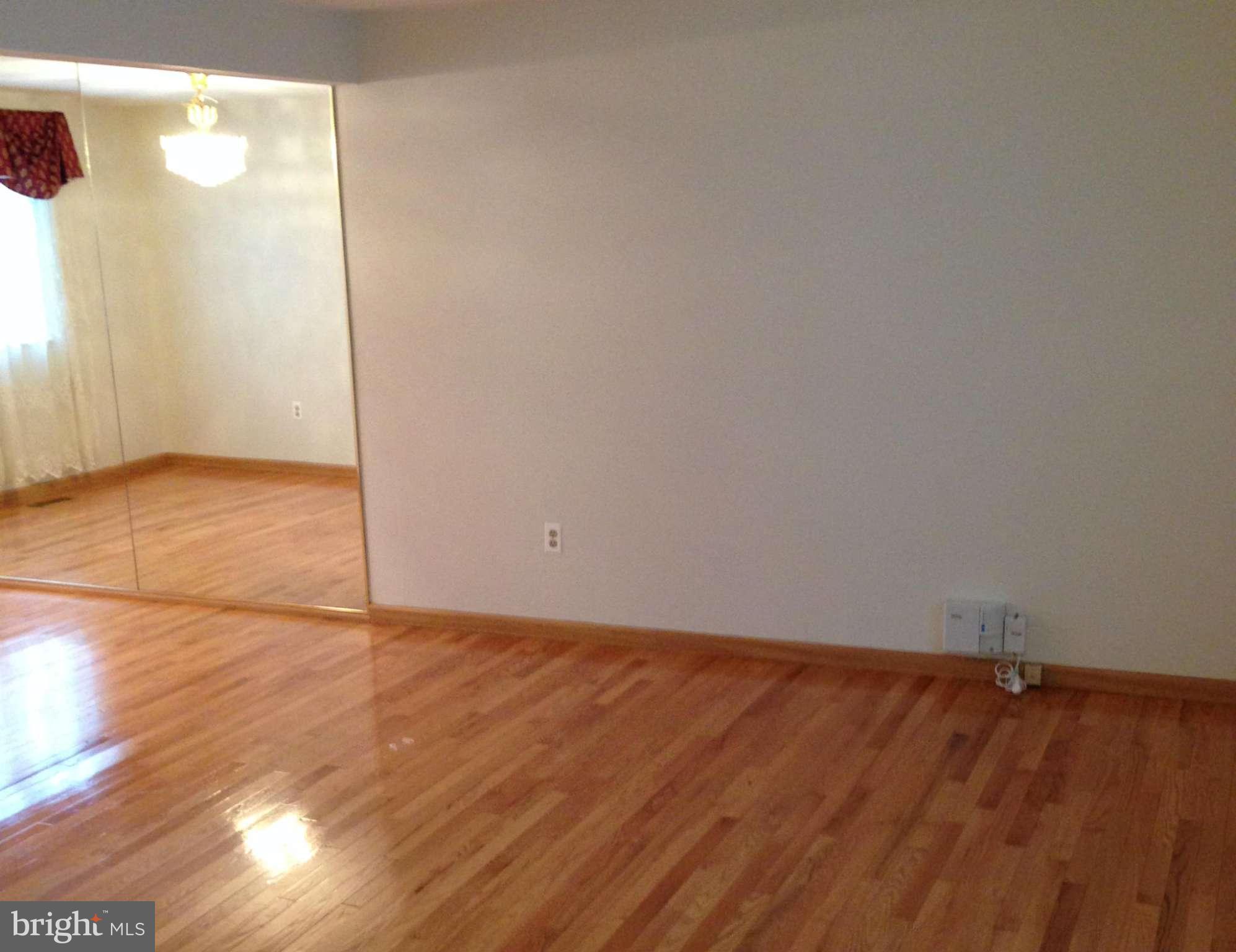 4526 Ambermill Road Baltimore, MD 21236 - Photo 14 of 26 Living Room