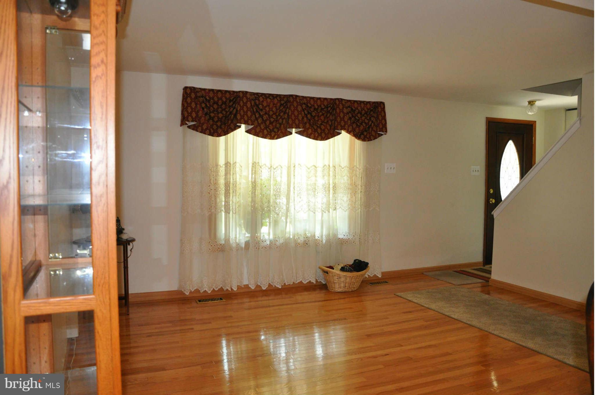 4526 Ambermill Road Baltimore, MD 21236 - Photo 9 of 26 Living Room