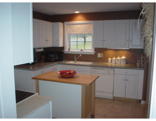 78 Independence Road Feeding Hills, MA 01030 - Photo 3 of 8 Gallery Image 3