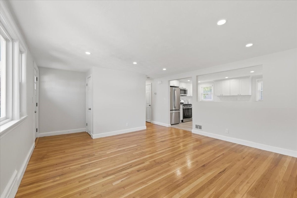 32 Essex Road Sharon, MA 02067 - Photo 6 of 30