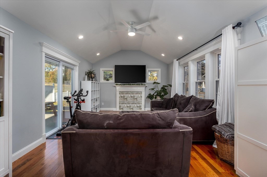 17 Old Worcester Road Oxford, MA 01540 - Photo 3 of 24 Gallery Image 3